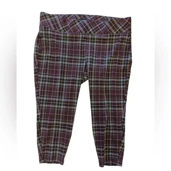 Torrid Purple Plaid Capri  Size 3 - Picture 2 of 7